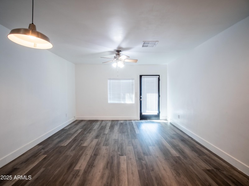 1148 E Diamond - Living Area 1