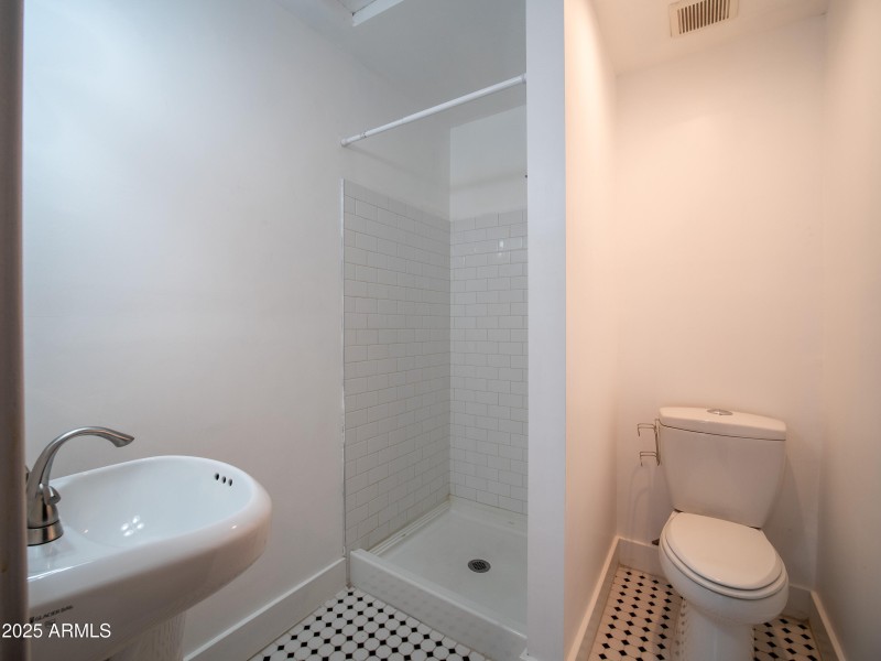 1148 E Diamond- Bathroom
