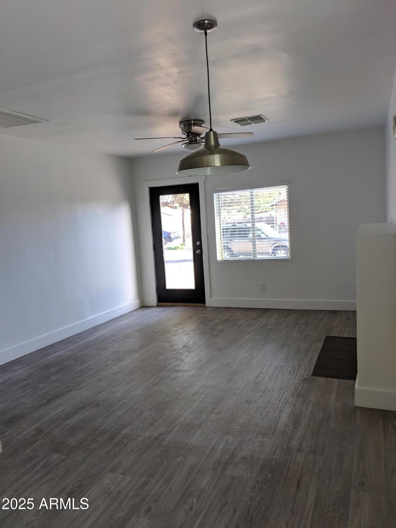 1146 E Diamond - Living Area 1