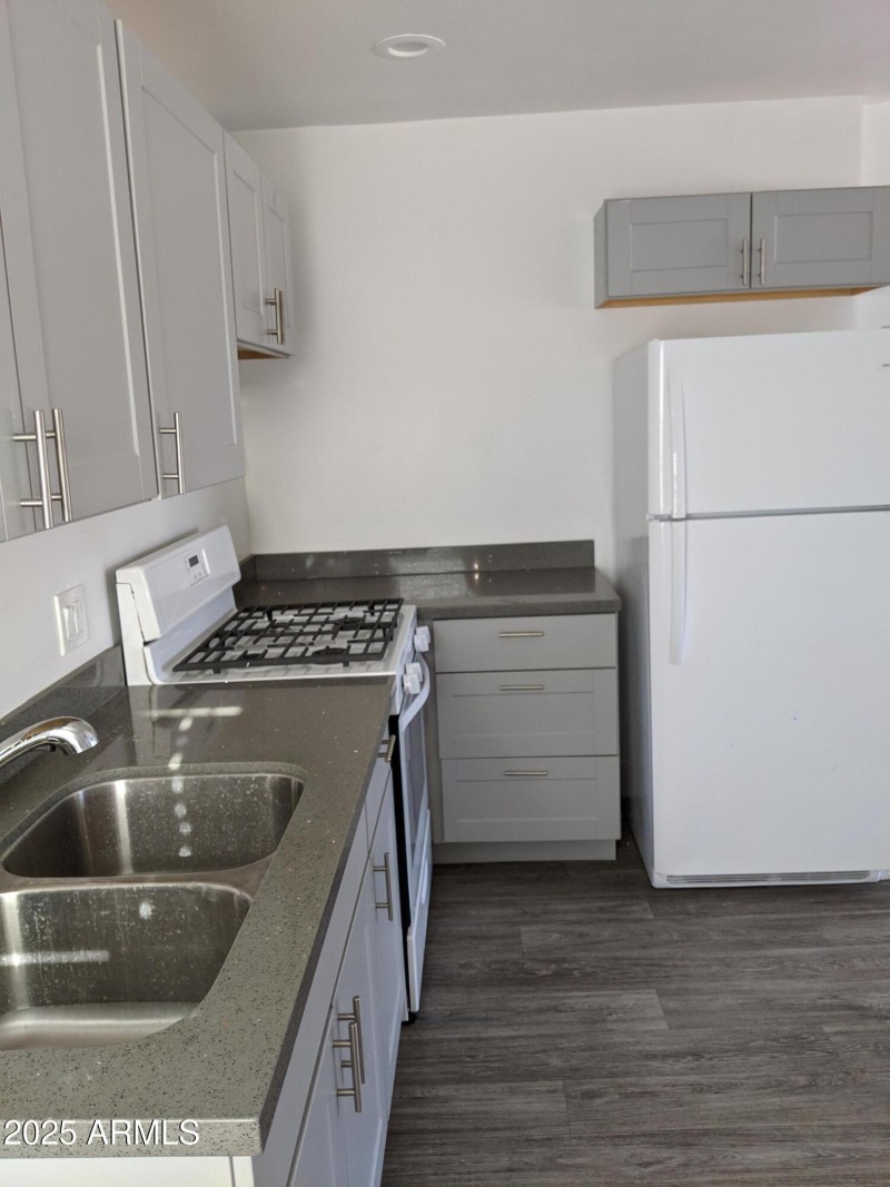 1146 E Diamond - Kitchen