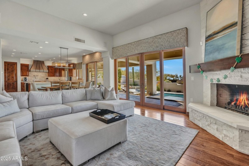 Family Room - Kitchen