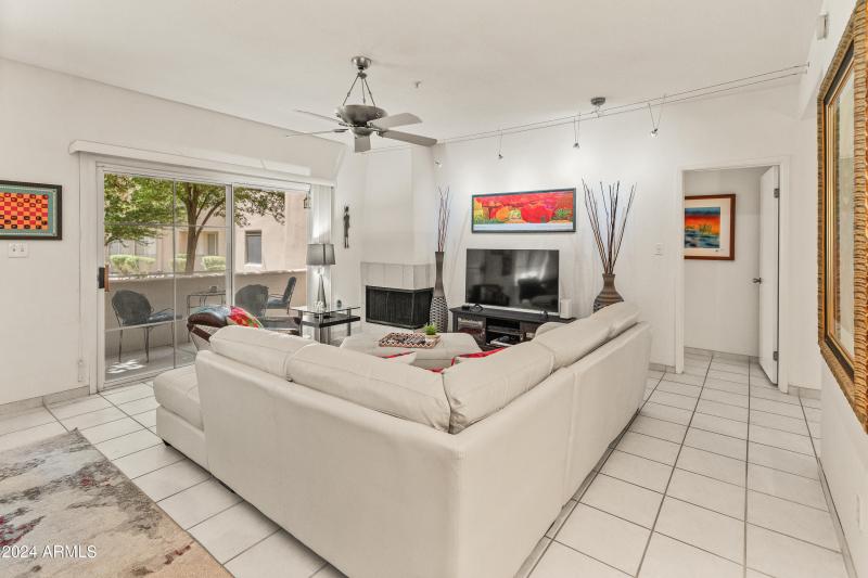 11333 N 92nd St Unit 1021-28 living look