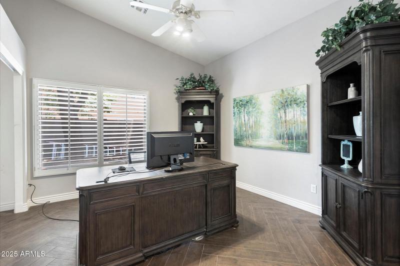 Office / 5th Bedroom