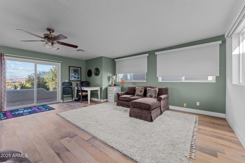 Bonus Room/Extra Bedroom