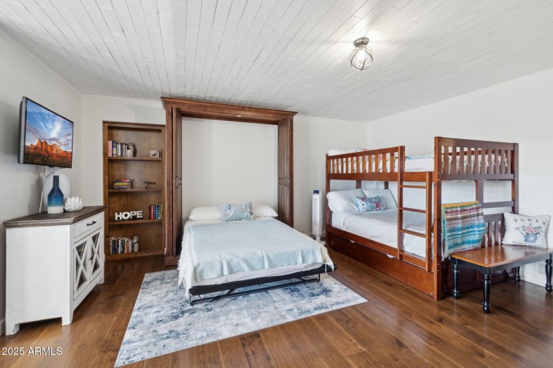 Guest Room Murphy Bed