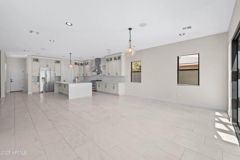 4409 N 32nd St, Phoenix, AZ 85018-24