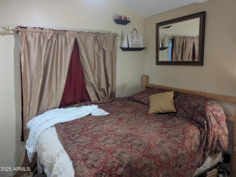 PXL_20250313_210937355.MP