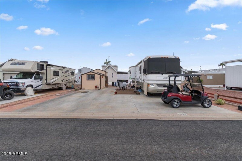 06-Front of lot