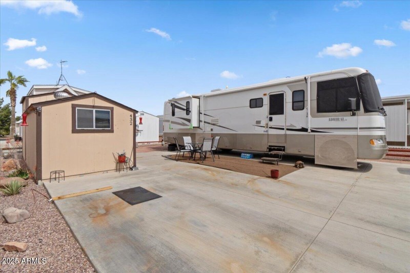 08-Front of lot & shed