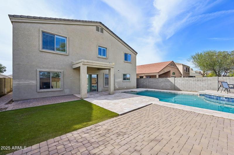 46-web-or-mls-W Quail Ave-046