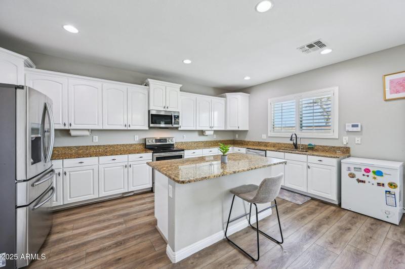 13-web-or-mls-W Quail Ave-013