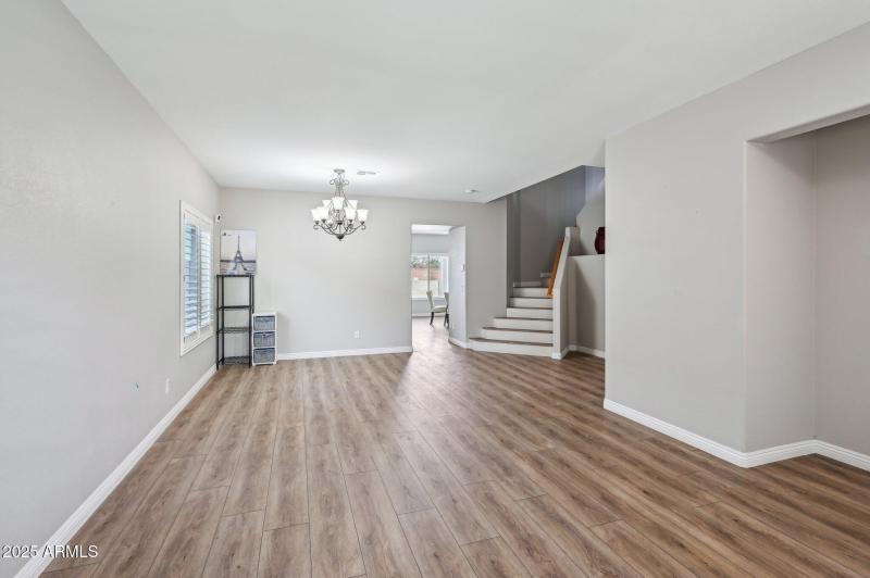 7-web-or-mls-W Quail Ave-007