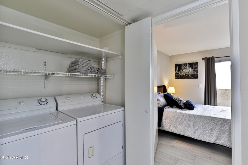 12123_W_Bell_Rd_218-09