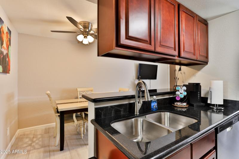 12123_W_Bell_Rd_218-08