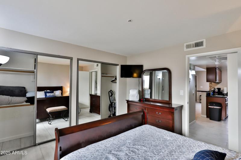 12123_W_Bell_Rd_218-15