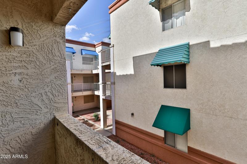 12123_W_Bell_Rd_218-14