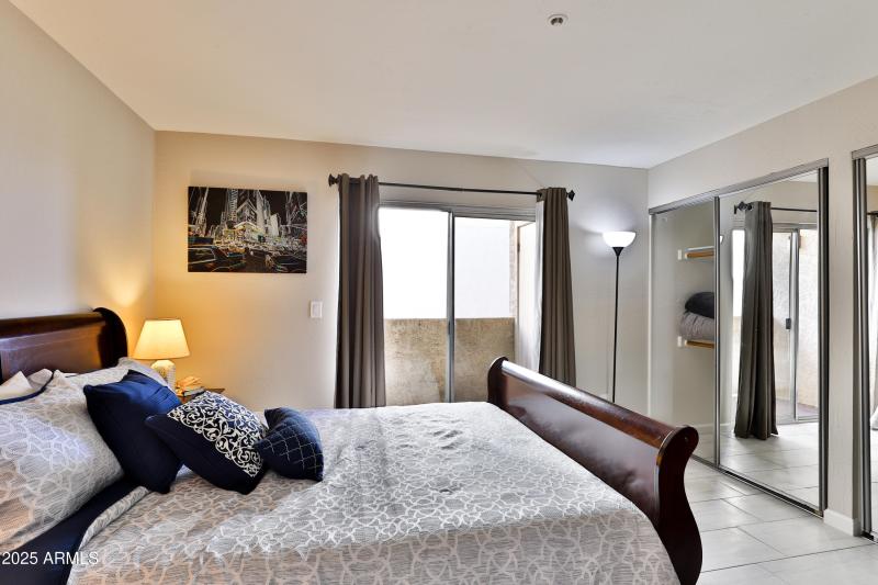 12123_W_Bell_Rd_218-11