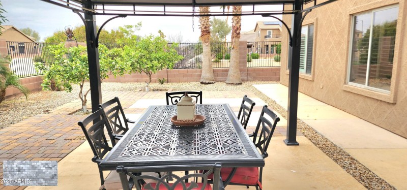 BEAUTIFUL SITTING AREA