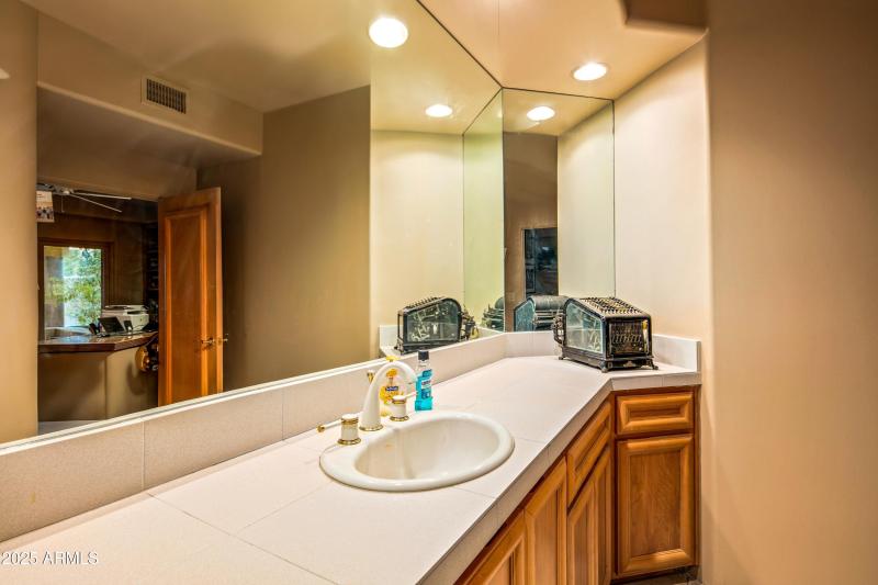 034_Office Ensuite Bath