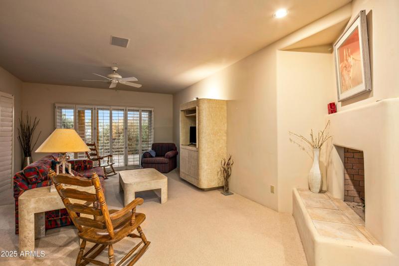 042_Guest House Living