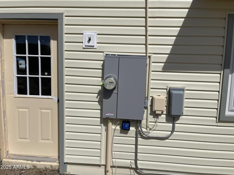 16 Garage S side entry