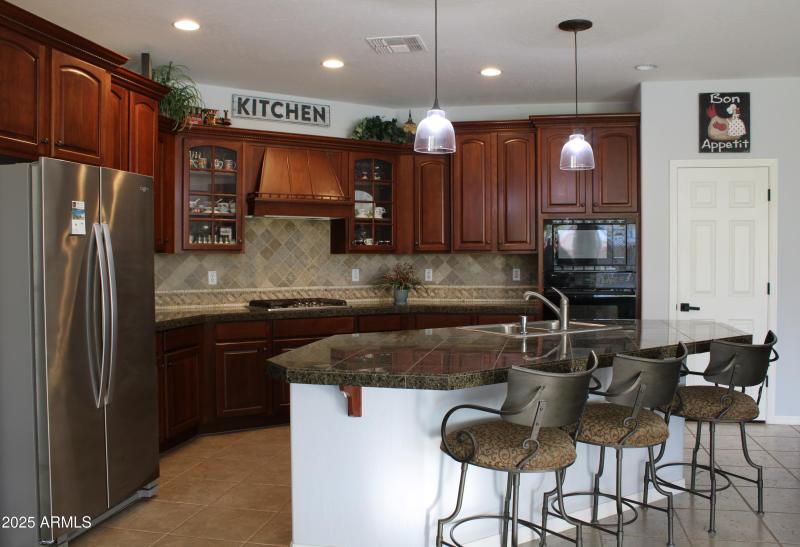 IMG_1226 kitchen left