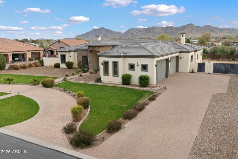 Large RV Gate & Parking