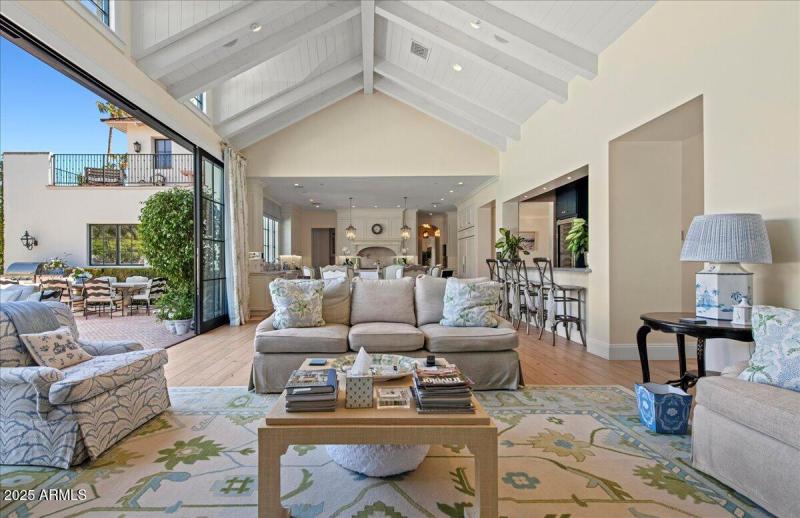 17-5446 E. Exeter Blvd 09