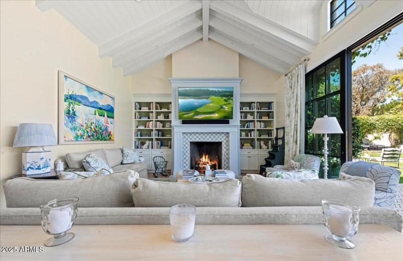 19-5446 E. Exeter Blvd 11