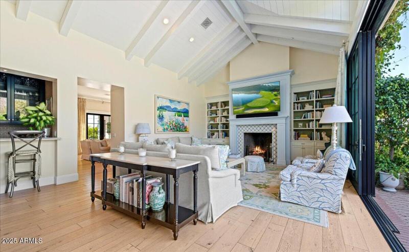 20-5446 E. Exeter Blvd 12