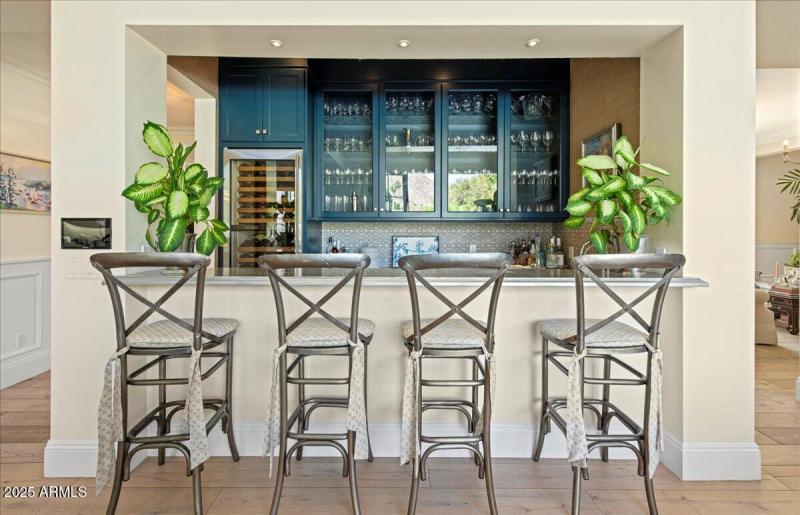 21-5446 E. Exeter Blvd 13