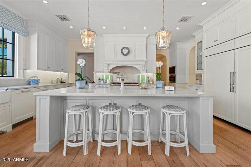 23-5446 E. Exeter Blvd 15