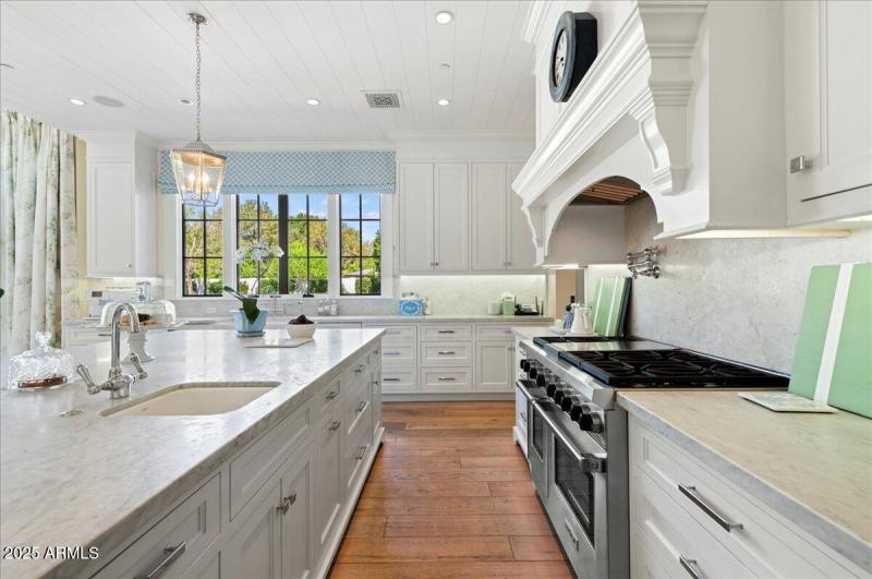 27-5446 E. Exeter Blvd 19