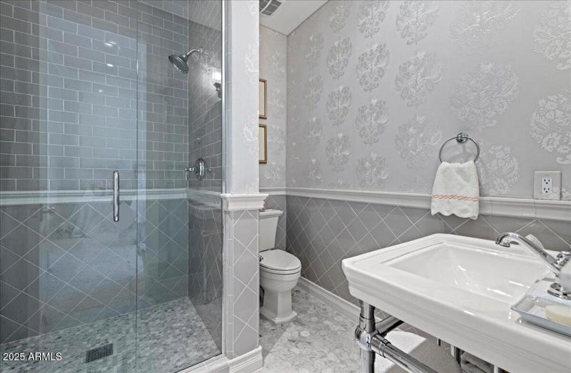 39-5446 E. Exeter Blvd 31