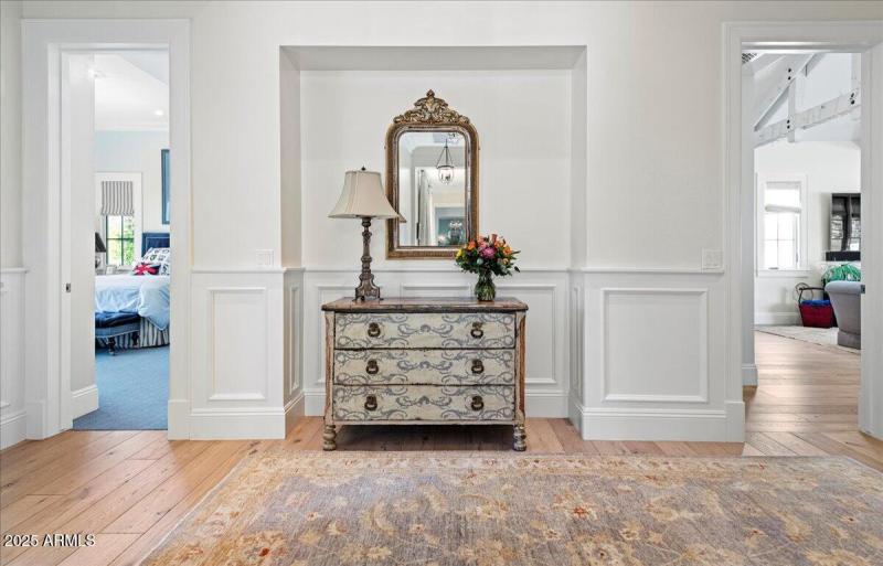 40-5446 E. Exeter Blvd 32