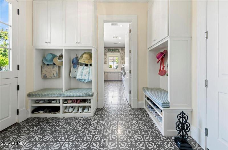 44-5446 E. Exeter Blvd 36