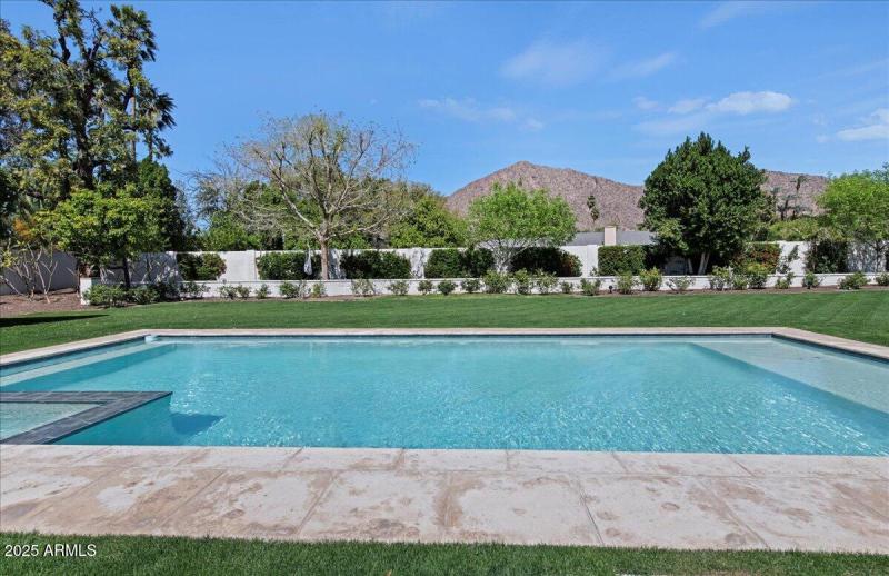 60-5446 E. Exeter Blvd 52