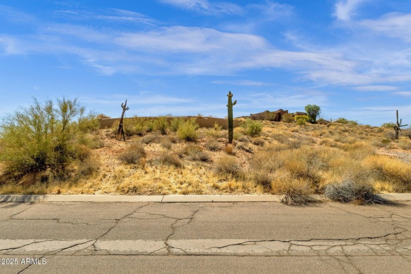 3-web-or-mls-9032-n-firebrick-dr