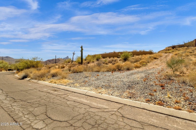 4-web-or-mls-9032-n-firebrick-dr