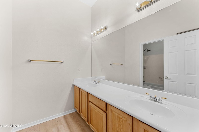 Nicely Outfitted Guest Bathroom