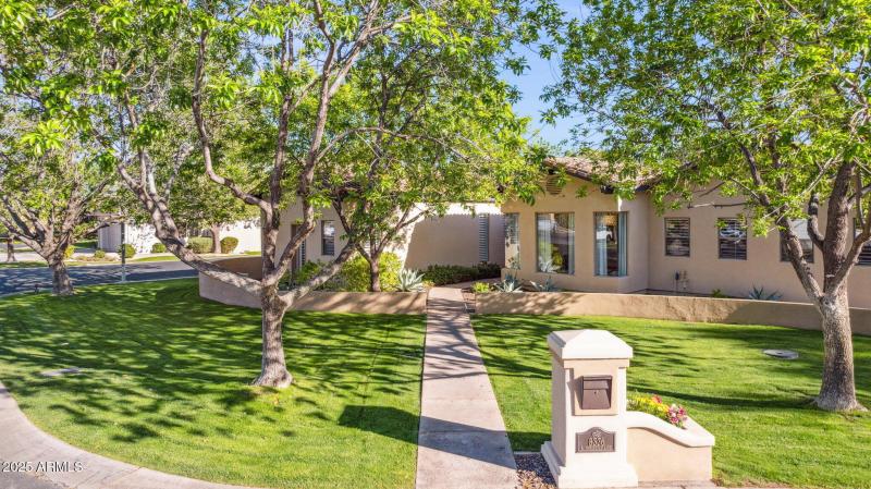 Corner, cul-de-sac lot