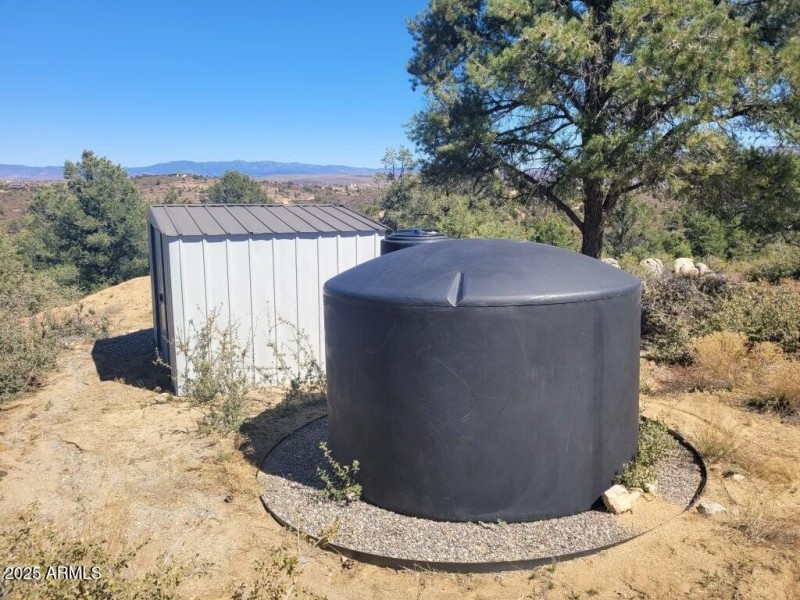 Pump Shed/1,500 gallon storage