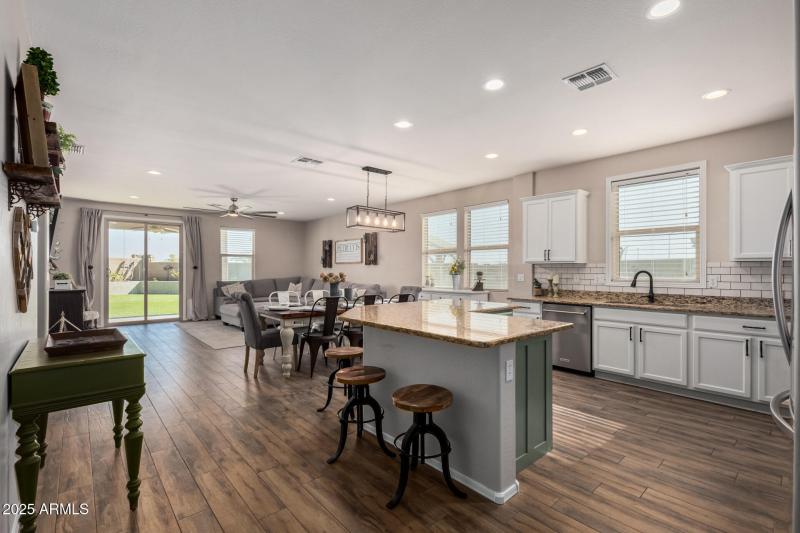 Island/Breakfast Bar