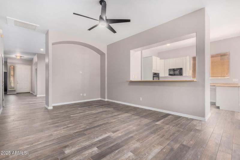 24824235279e4f11b72a874c6b5d619a