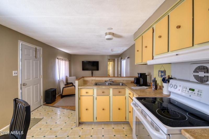 5330 South San Pedro Avenue-073022