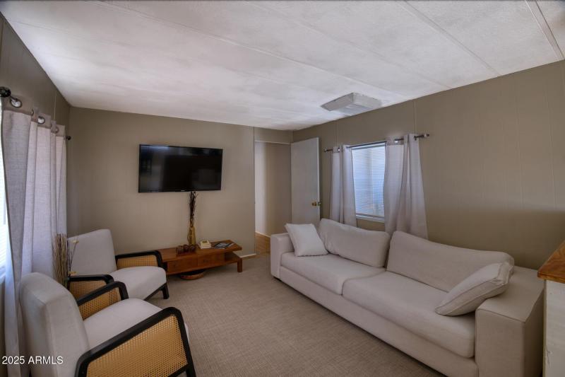 5330 South San Pedro Avenue-073050