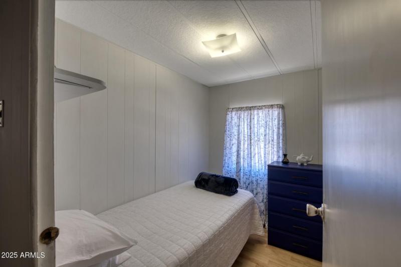 5330 South San Pedro Avenue-073085