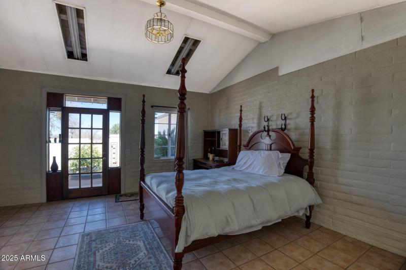 5330 South San Pedro Avenue-073141