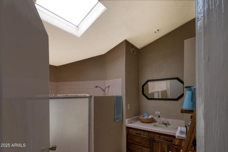 5330 South San Pedro Avenue-073183