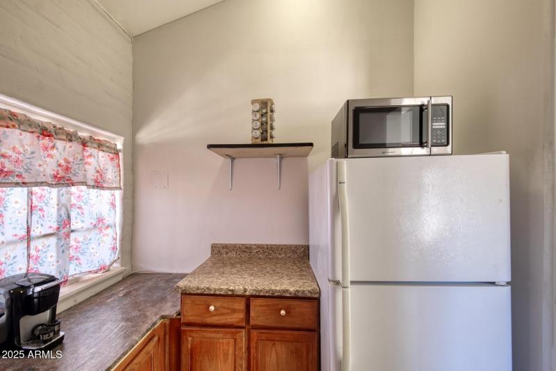 5330 South San Pedro Avenue-073281